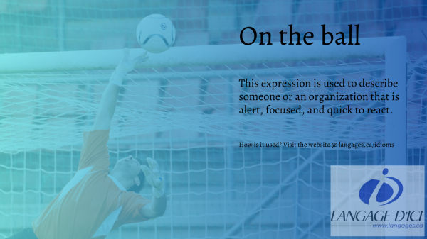 Gardien de but réalisant un arrêt tout en gardant les yeux sur le ballon.